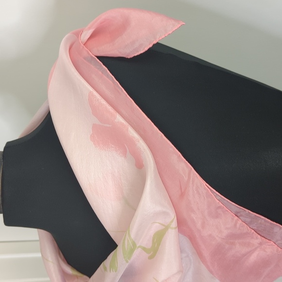 Elegant Pink Floral Scarf with Luxurious Rolled Hem - Picture 4 of 9